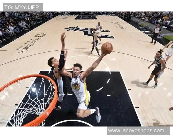 文班亚马首场比赛表现惊艳五次盖帽隔扣字母哥引发热烈讨论