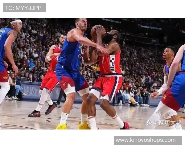 快船与掘金季后赛第三场激战回顾球星表现与战术分析