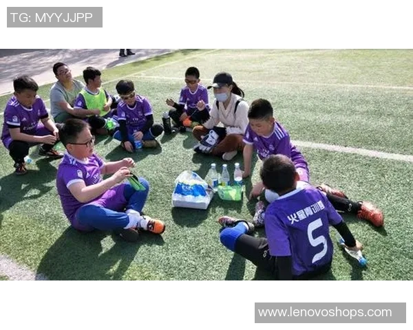 小学生女子足球比赛精彩直播展现青春活力与团队精神