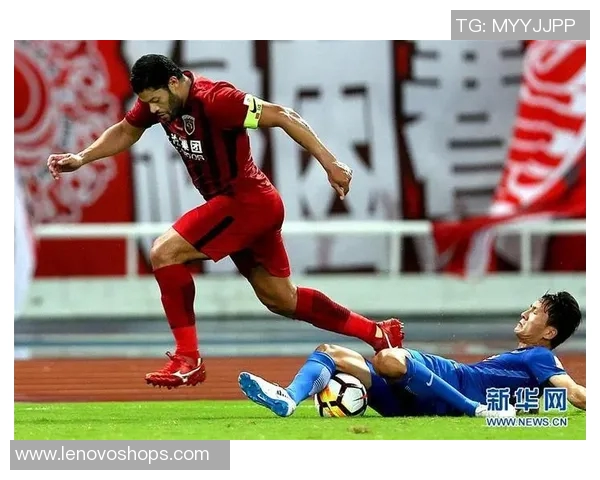 上海上港迎战河南建业争夺中超联赛关键三分之战